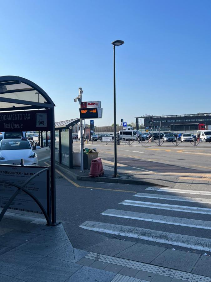 شقة Orio Relax 24H Airport 1 - 3 Minute From Arrival By Bus بيرغامو المظهر الخارجي الصورة